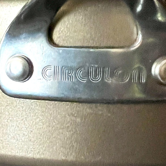 CIRCULON Premier Professional 5qt. Sauté Pan - Picture 9 of 9